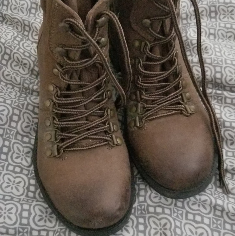 COMBAT BOOTS